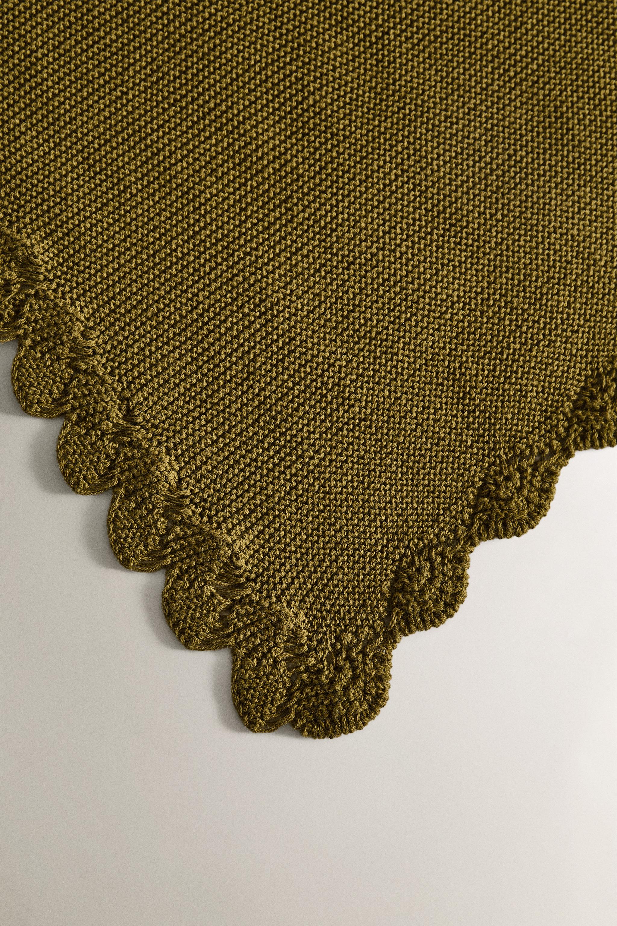 BABY BLANKET WITH CROCHET TRIM